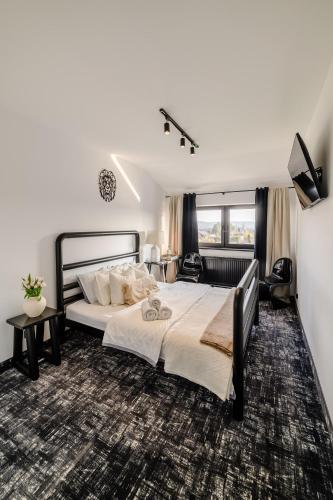 Golden Lion House Bed&Breakfast in Rumia