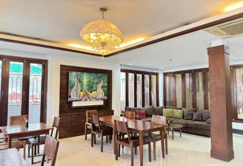 Restaurant, Collection O Bupamontra Chiangmai in Chiang Mai