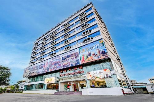 Surrounding environment, Palette The Travellers Hotel Bangkok in Bangkok