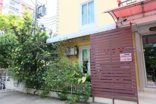 OYO 75429 '101 Place Navanakorm' - 주변 환경