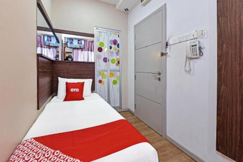 Standard Single Room image 10