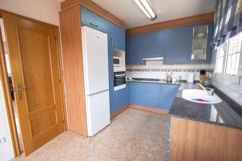 Konyha, Nature & Tranquility only 25km from Barcelona in Torrelles De Llobregat