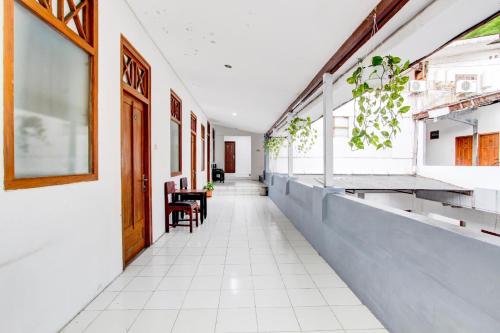 ล็อบบี้, Collection O Jalan Slamet Riyadi Near Kampung Batik Kauman Formerly Hotel Grand Kota near โบสถ์เซนต์แอนโทเนียส