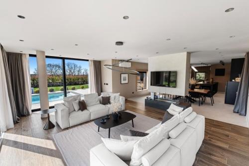 Lux Villa Dajo with Pool & Sauna by VacayVillas in Kirmenjak