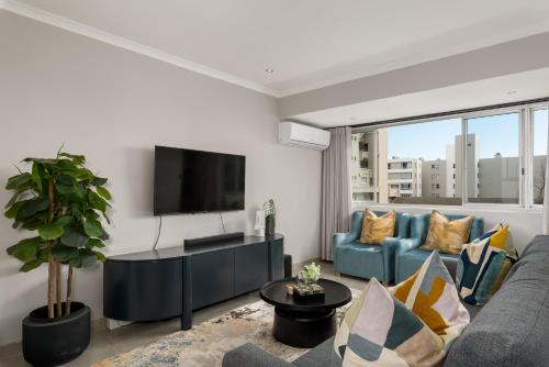 Stylish Sea Point Apartment - image 3