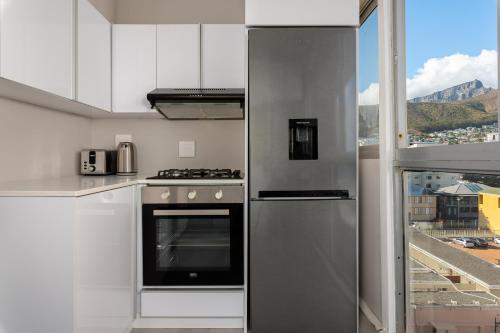 Stylish Sea Point Apartment - image 6