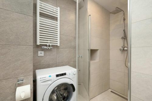 Morska Wygodny Apartament z Parkingiem by Noclegi Renters - image 4