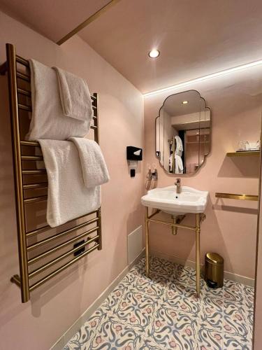 room detail thumbnail 2