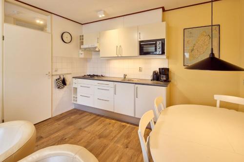 kuchnia, De Pelikaan Texel Appartementen in Texel