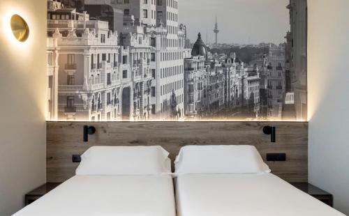 Double or Twin Room image 3