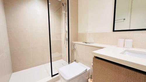 Luxury 1-Bedroom Apartment At Burj Crown - image 6
