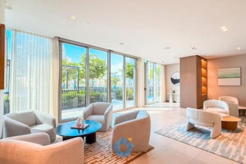 Steps from Dubai Mall Enjoy Dubai Skyline from Balcony Luxury 2 Bedroom Like Home, Dubaj (zdjęcie 3)