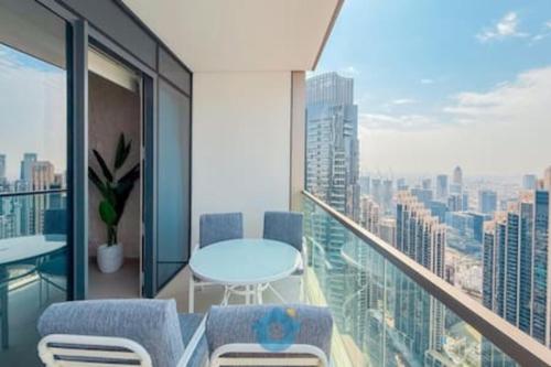 Steps from Dubai Mall Enjoy Dubai Skyline from Balcony Luxury 2 Bedroom Like Home, Dubaj (zdjęcie 5)