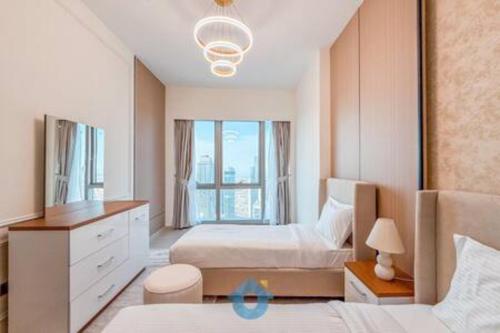 Steps from Dubai Mall Enjoy Dubai Skyline from Balcony Luxury 2 Bedroom Like Home - image 12