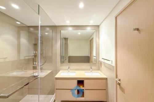 Steps from Dubai Mall Enjoy Dubai Skyline from Balcony Luxury 2 Bedroom Like Home - image 11