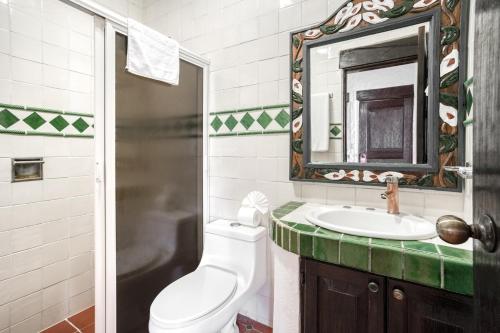 room detail thumbnail 2