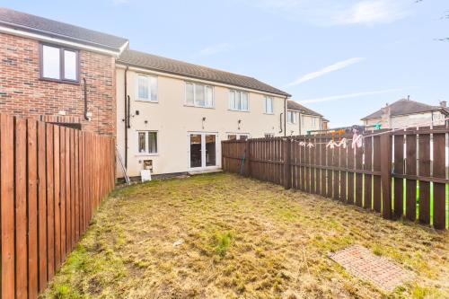 Exterior view, Exclusive home for contractors and families in Manningham