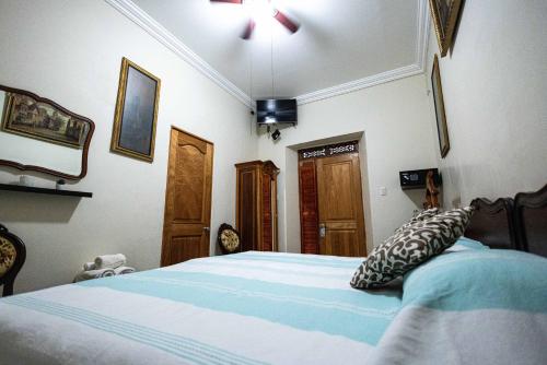 Deluxe Double Room image 3