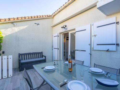 Balkons/terase, Holiday Home Les Jardins de l'Ocean-38 by Interhome in Vaux Sur Mer mazpilsēta