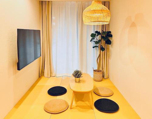 新上双卧套房 最大5人 设计师风格Yaof 东京中心上野公园3分钟 车站1分钟 位置极佳超级繁华 房间内看樱花