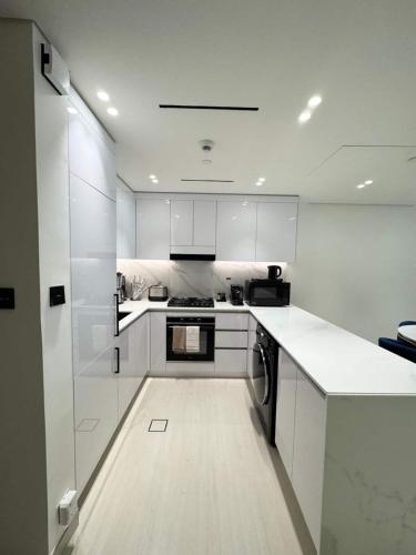 Spacious Luxury 1br Jvc Balcony & Pool, Дубай (фото 6)