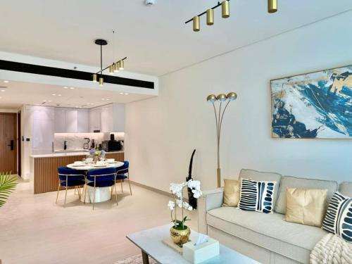 Spacious Luxury 1br Jvc Balcony & Pool, Дубай (фото 8)