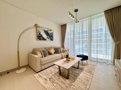 Spacious Luxury 1br Jvc Balcony & Pool, Дубай (фото 4)