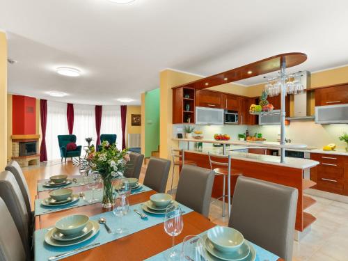Villa Garden & Terrace Villa by Interhome, Praha (fotografie 6)