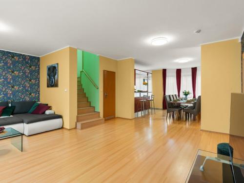 Villa Garden & Terrace Villa by Interhome, Praha (fotografie 10)
