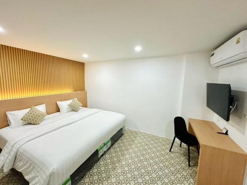 room detail thumbnail 1