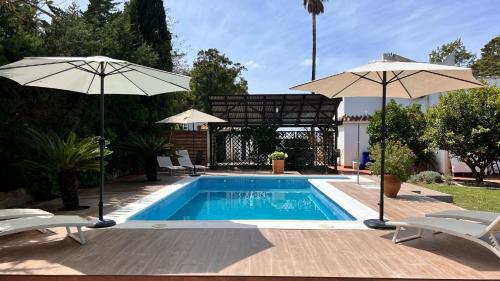 สระว่ายน้ำ, Abajo Stijlvol appartement met zwembad en tuin in คอสตาเดลาลูซ (คาดิซ)