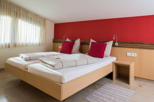 2 bedrooms, 4 beds