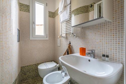 One-Bedroom Apartment image 10