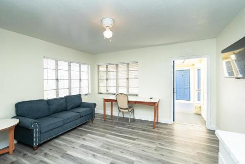 Sunrise Resort Motel South – Clearwater Beach, FL