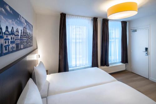 Hotel Nes - main image