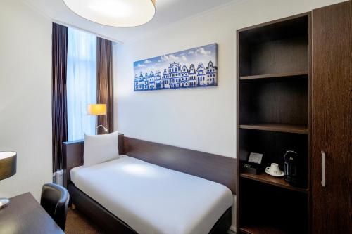 Single Room image 2