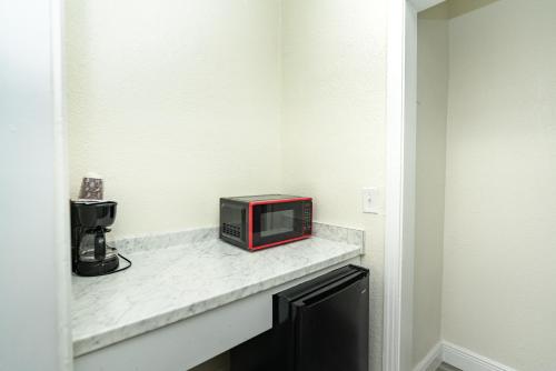 Sunrise Resort Motel South – Clearwater Beach, FL