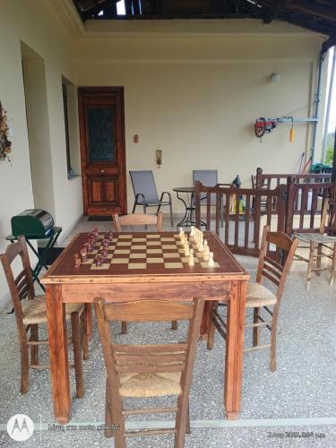 設施, Spartan Antonis' house in 法里斯