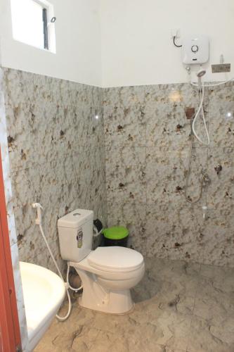 Deluxe Triple Room image 3