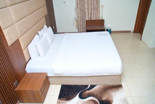 Single Room room in Brix Royale Suites