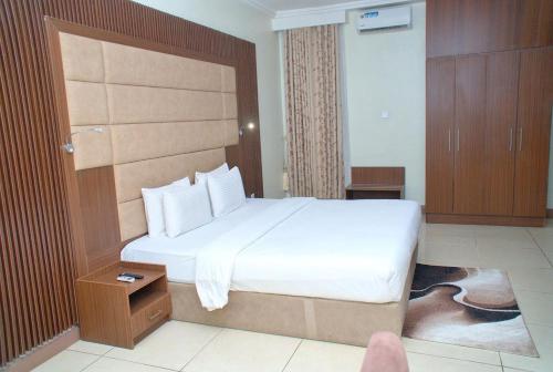 Single Room image 3