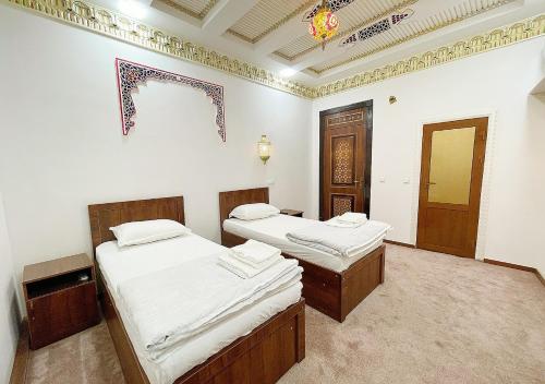2 twin beds