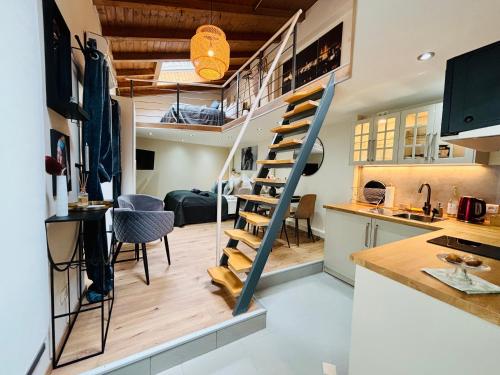 MoonDayHomes - TopLocation I 4Persons I Gallery Maisonette Boutique Apartment PERA, Frankfurt/Main (photo 4)