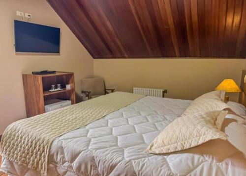 Master Suite with Hot Tub image 3