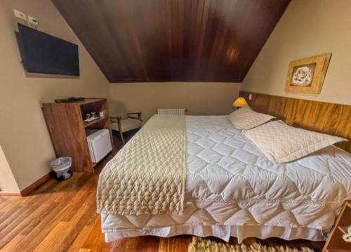 Master Suite with Hot Tub image 5