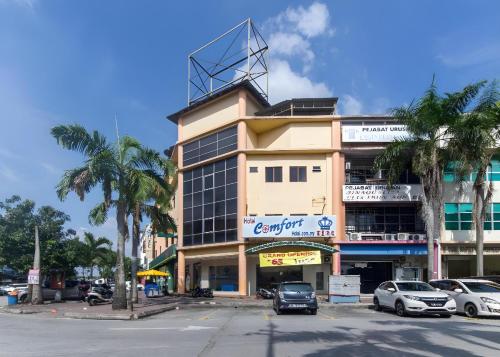 Exterior view, Super OYO 828 Comfort Hotel Shah Alam in Kota Kemuning