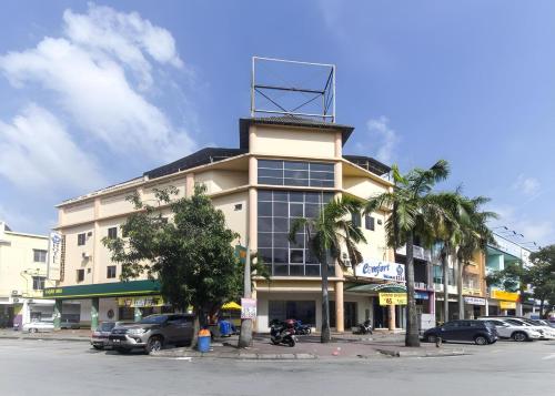 Exterior view, Super OYO 828 Comfort Hotel Shah Alam in Kota Kemuning