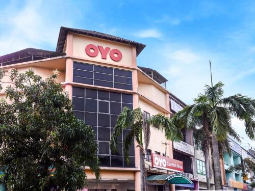 Surrounding environment, Super OYO 828 Comfort Hotel Shah Alam in Kota Kemuning