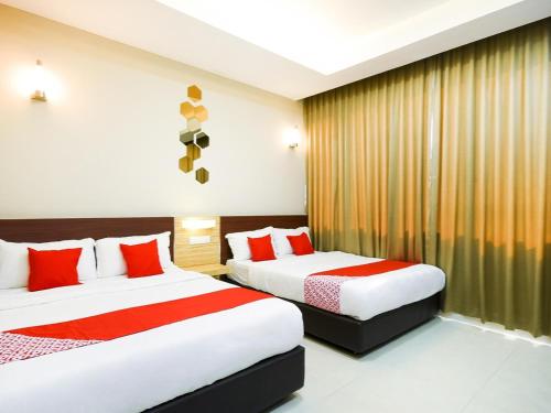 3 queen beds