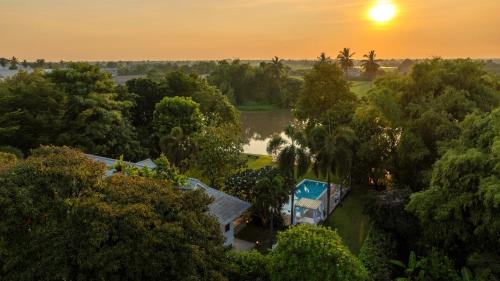 Hide & Seek River Villa